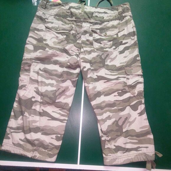 OP - Ocean Pacific Camo Crop Cargo Capris Pants - Juniors Size 13 - Brand New - Picture 7 of 7